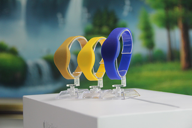 id硅膠腕帶口水兜的優(yōu)勢(shì)及使用方法