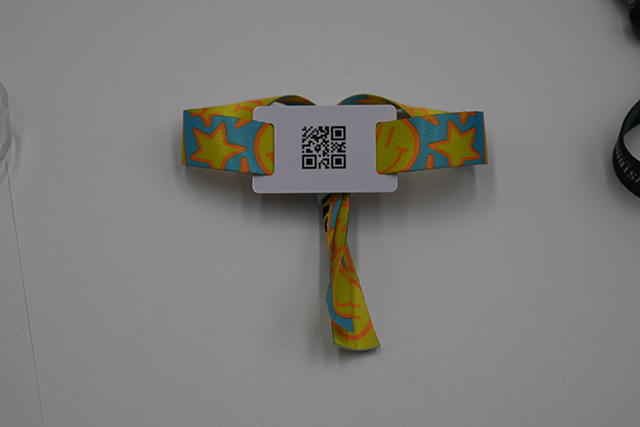 山陽縣地稅局發放了千張納稅服務聯系卡??方便了納稅人