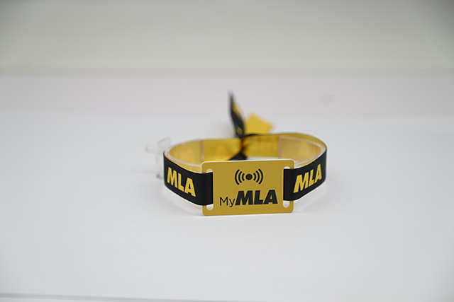 會(huì)議證在定制中需要包含哪些重要信息？